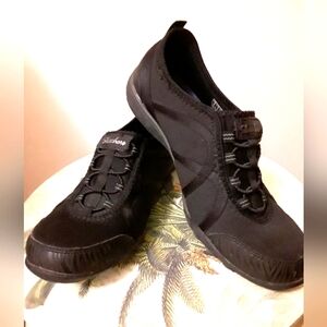 SKECKERS WOMEN'S RELAXED FIT BLACK SLIP-ON SNEAKERS